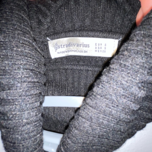 Stradivarius ripped turtleneck - Picture 2 of 2